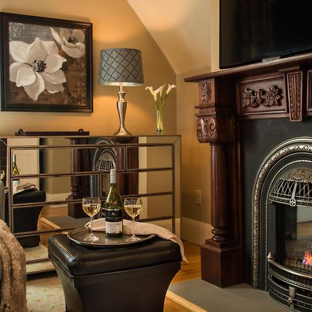 Gothic Eves Inn And Spa Bed And Breakfast Trumansburg 외부 사진