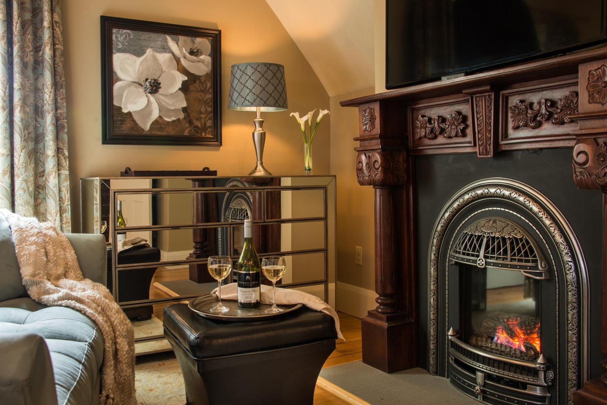 Gothic Eves Inn And Spa Bed And Breakfast Trumansburg 외부 사진