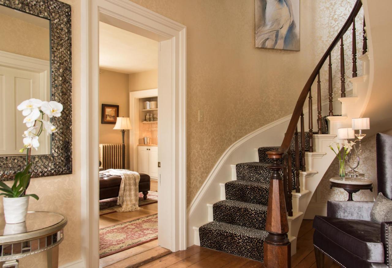 Gothic Eves Inn And Spa Bed And Breakfast Trumansburg 외부 사진