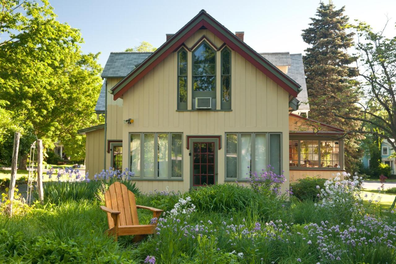 Gothic Eves Inn And Spa Bed And Breakfast Trumansburg 외부 사진